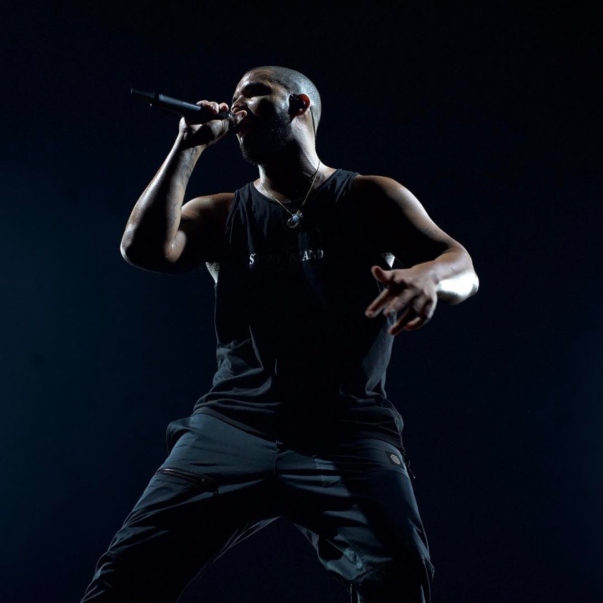 Drake wishes Rihanna happy birthday in concert - Reality TV World