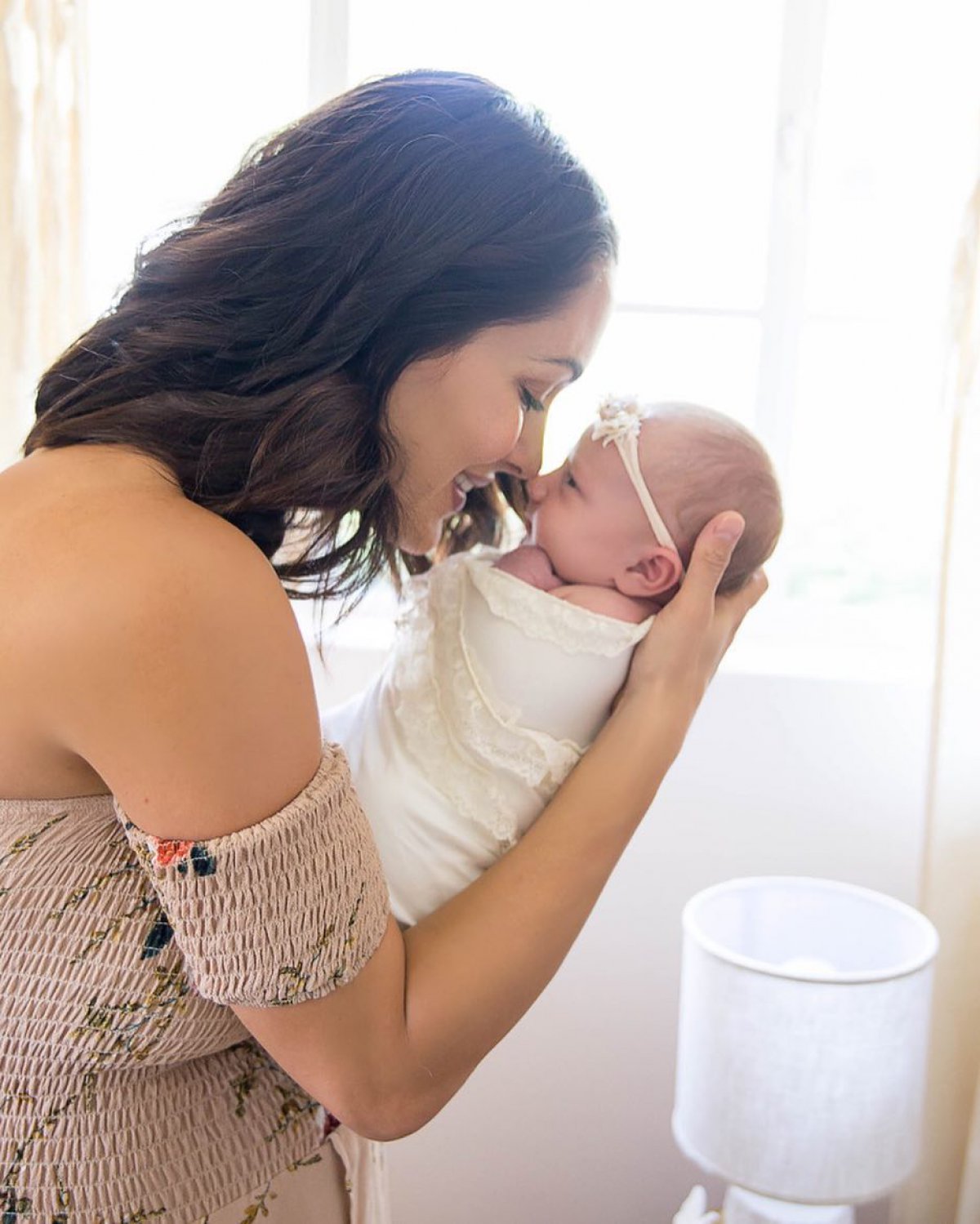 Brie Bella celebrates one month with newborn Birdie "I think of how(00)