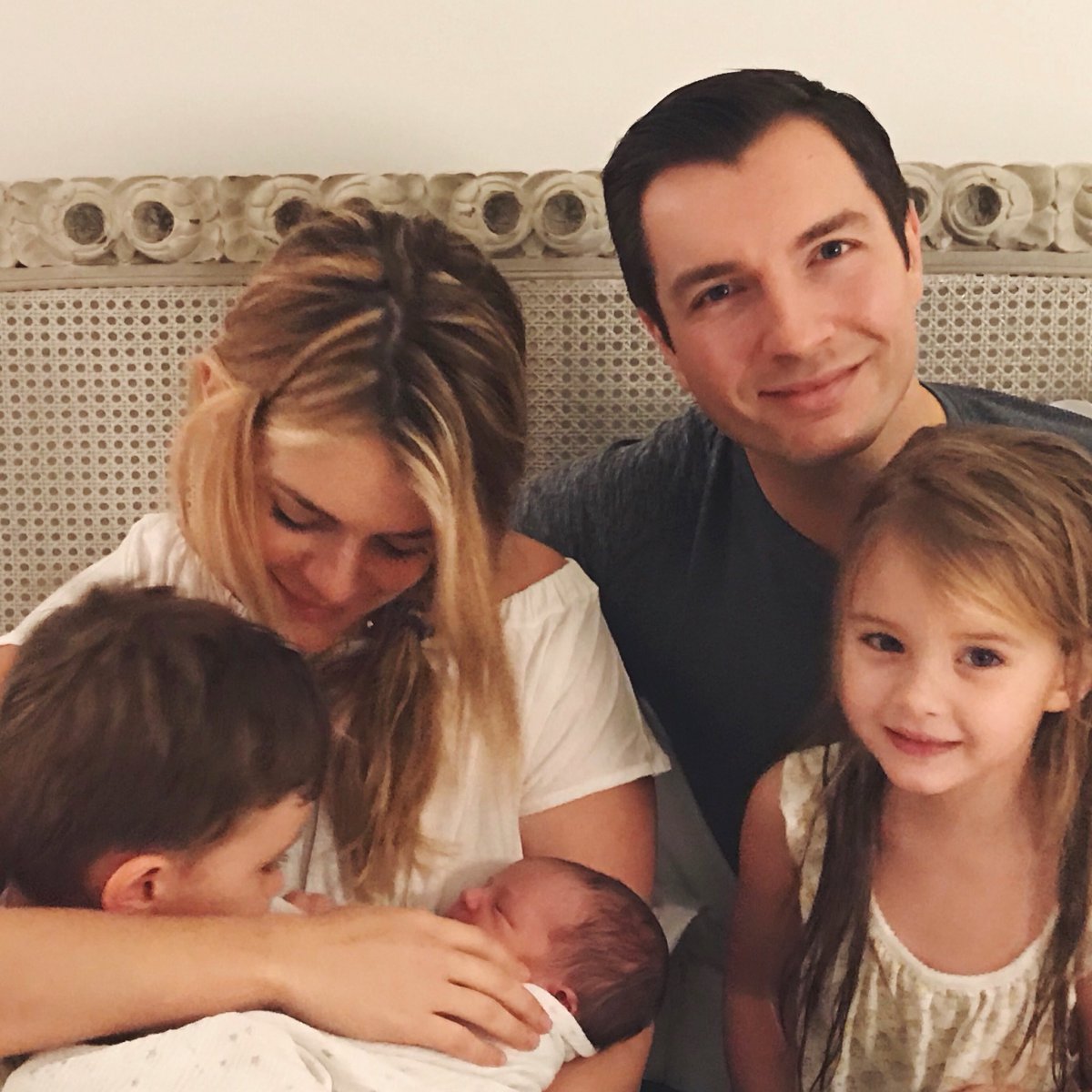 Daphne Oz welcomes third child and shares family photo on Twitter ...