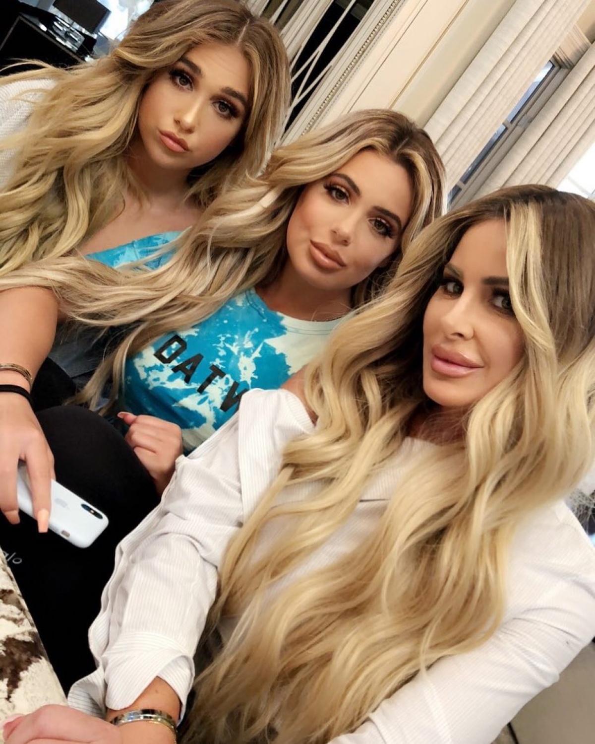 Kim Zolciak Posts Photo With Her Lookalike Daughters Brielle Biermann And Ariana Biermann