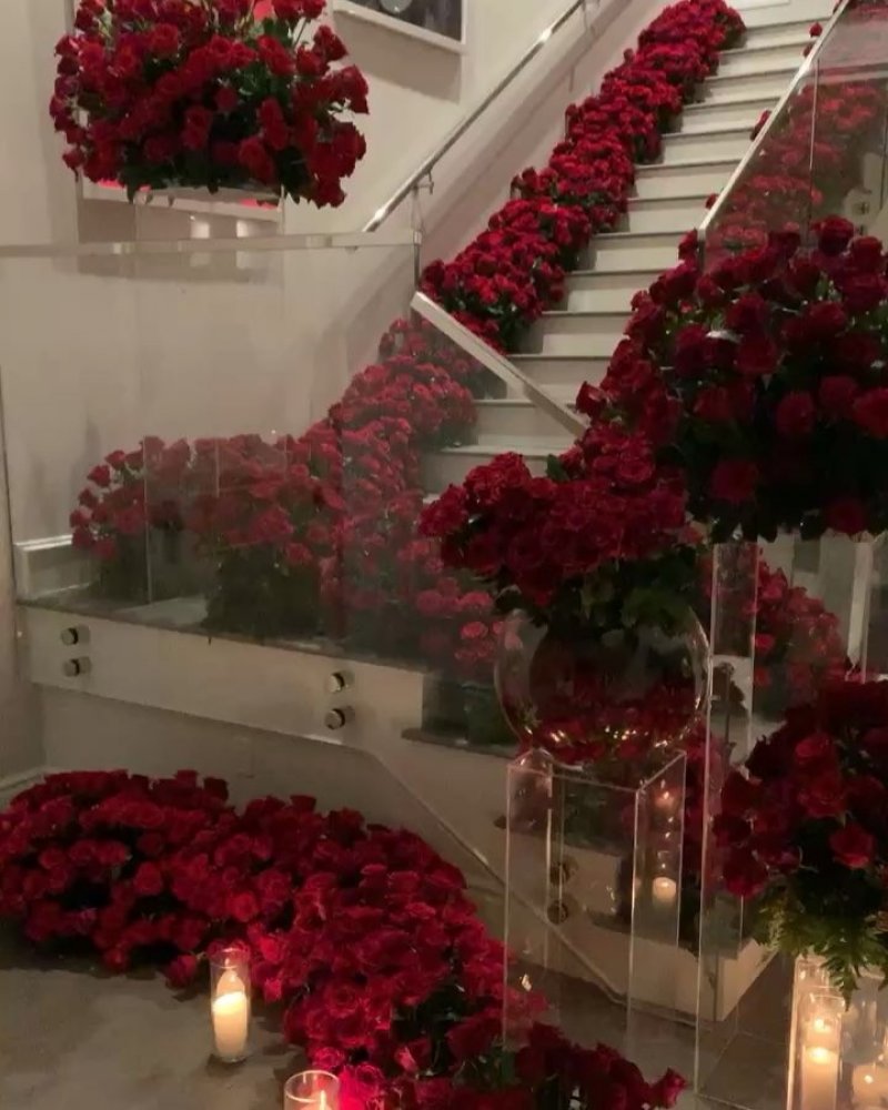 Kylie Jenner returns home to find hundreds of roses and candles ...