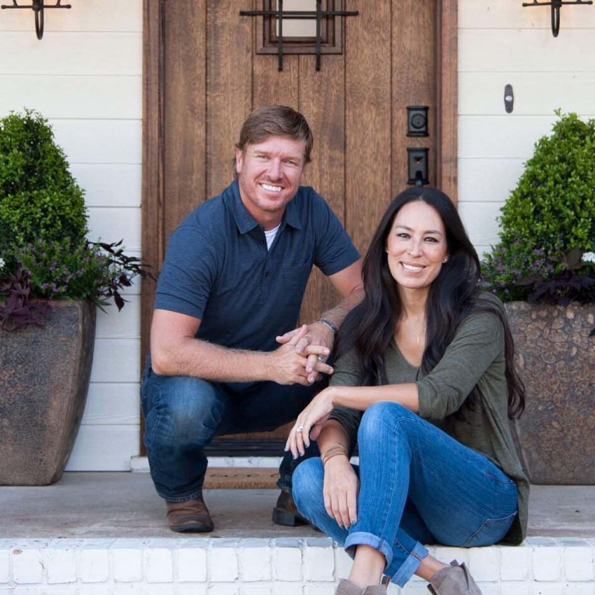 Chip Gaines and Joanna Gaines announce Season 5.