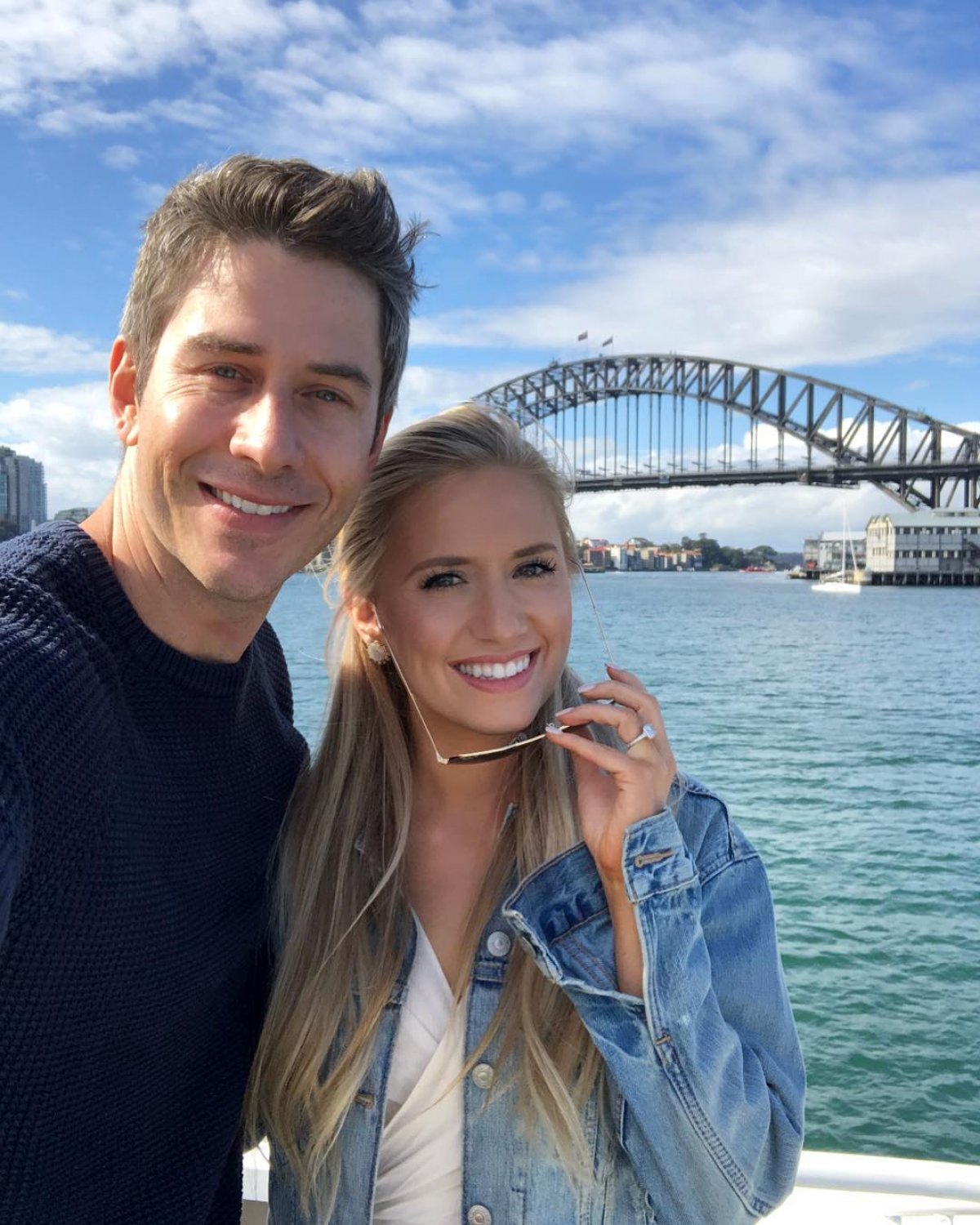 'The Bachelor's Arie Luyendyk Jr. and Lauren Burnham reveal wedding(00)