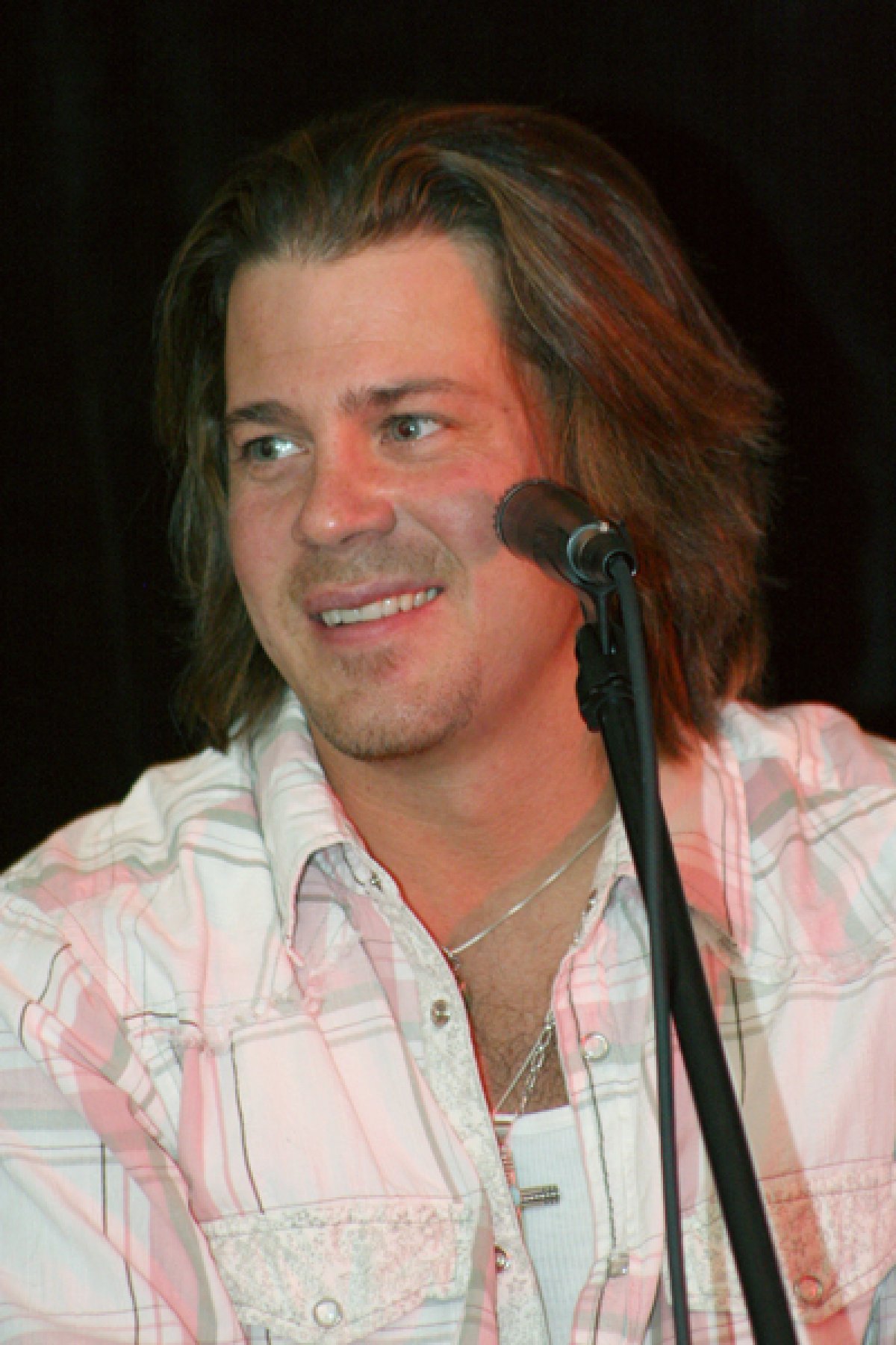 Christian Kane back in action in 'Almost Paradise' Season 2 Reality TV World