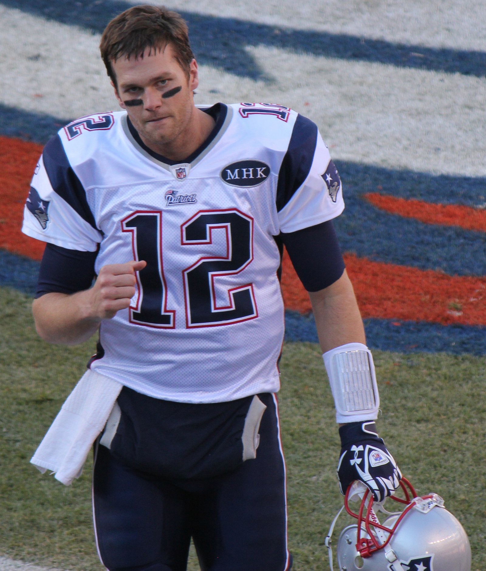 Tom Brady takes over U.K. soccer team in 'Brady & the Blues' trailer
