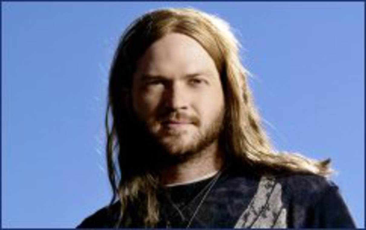 Ousted 'Idol' hopeful Robbie Carrico says hair, rocker image are real(00)